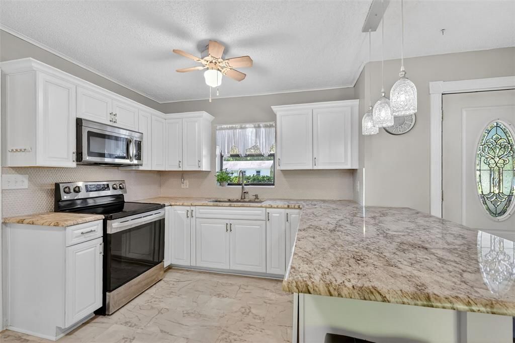 待售: $260,000 (4 贝兹, 1 浴室, 1362 平方英尺)