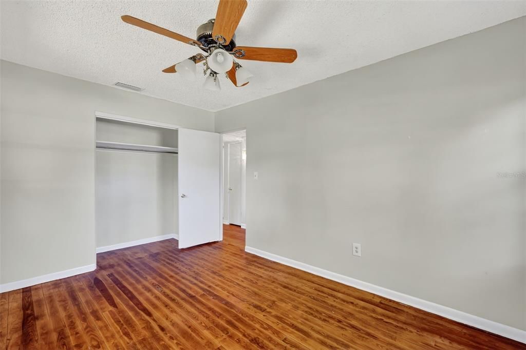 待售: $260,000 (4 贝兹, 1 浴室, 1362 平方英尺)