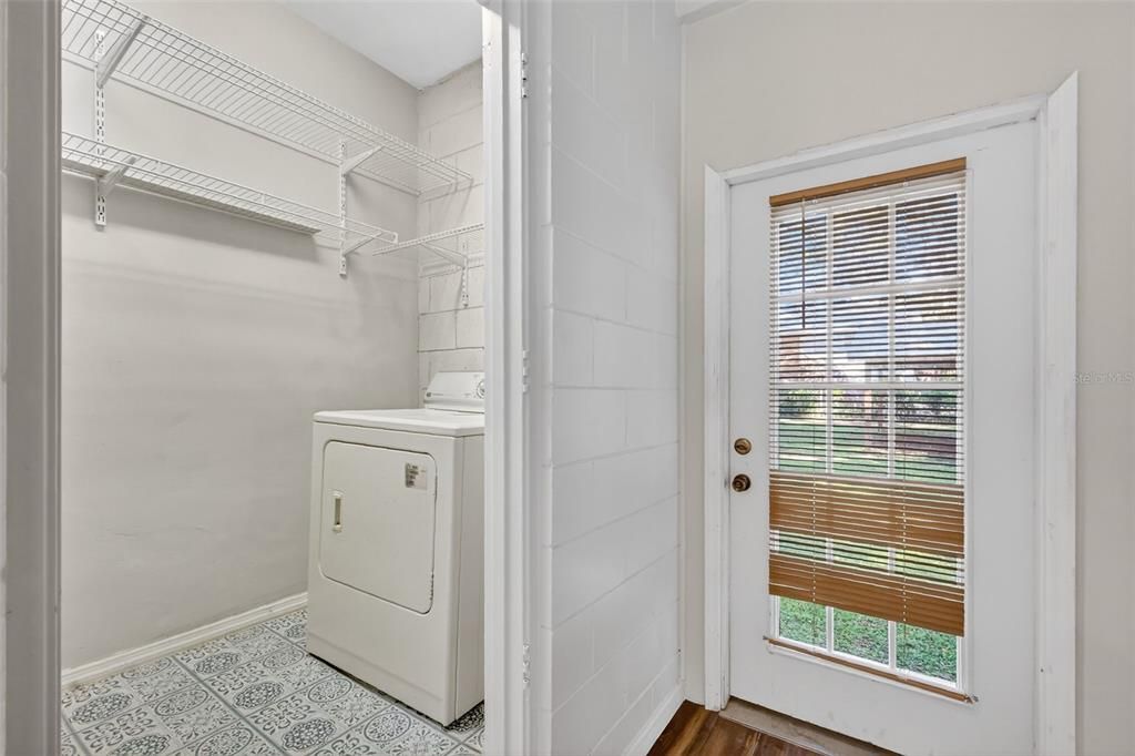 待售: $260,000 (4 贝兹, 1 浴室, 1362 平方英尺)