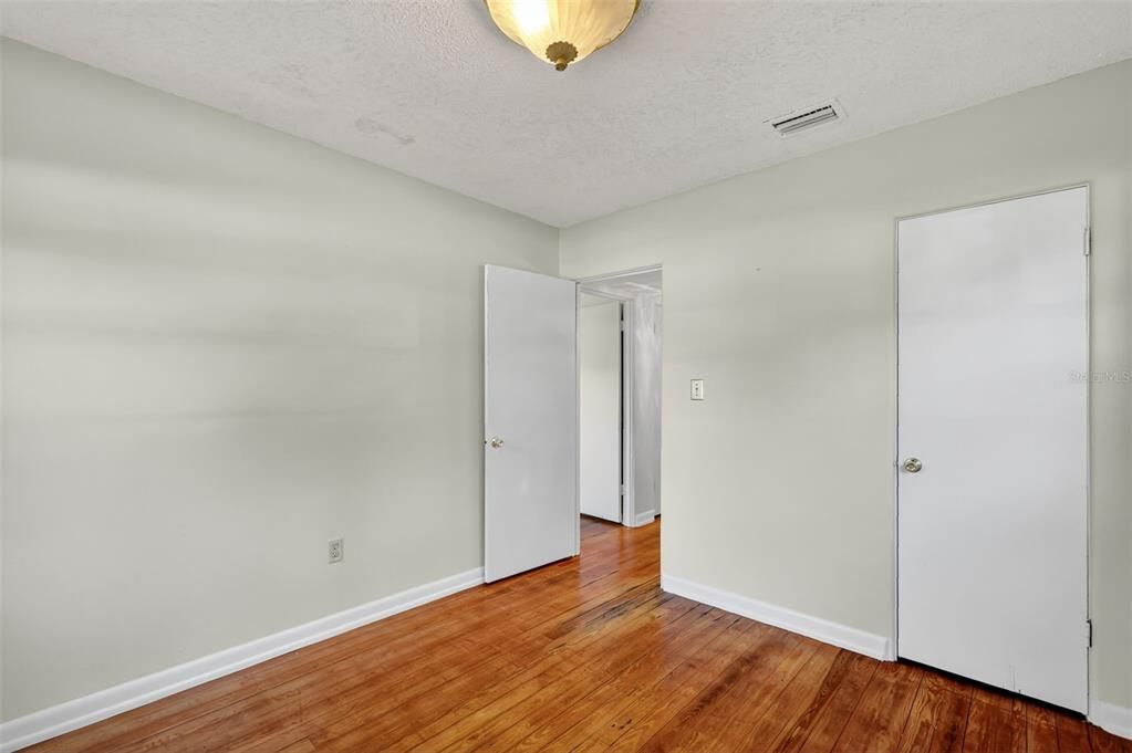 待售: $260,000 (4 贝兹, 1 浴室, 1362 平方英尺)