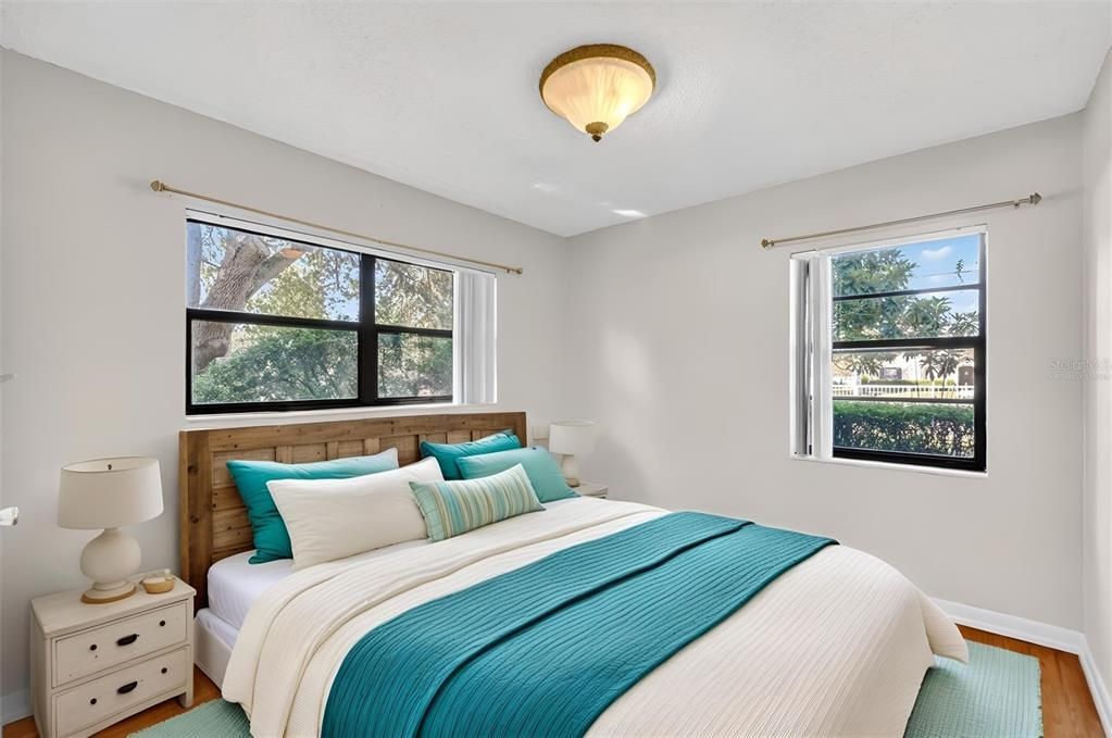 待售: $260,000 (4 贝兹, 1 浴室, 1362 平方英尺)