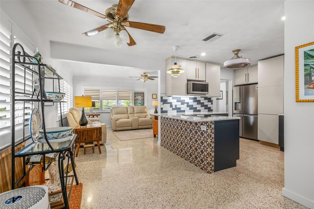 待售: $375,000 (2 贝兹, 2 浴室, 1408 平方英尺)