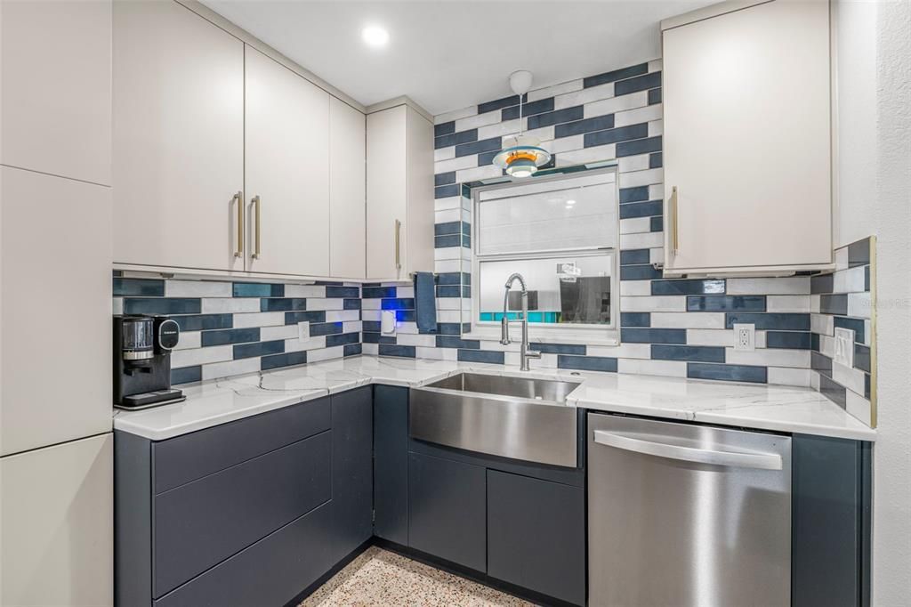 待售: $375,000 (2 贝兹, 2 浴室, 1408 平方英尺)