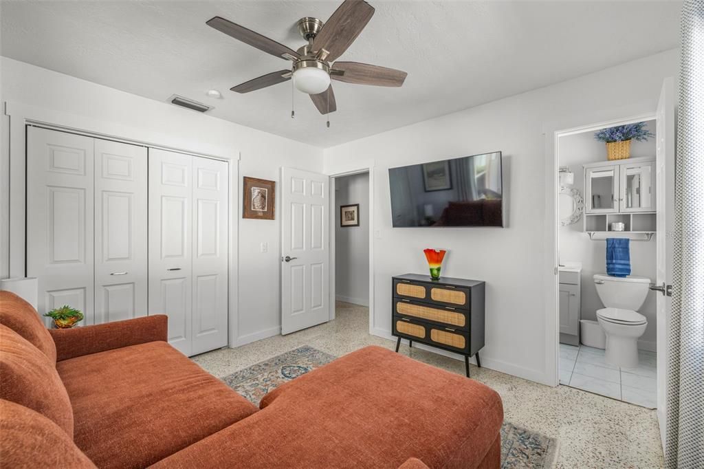 待售: $375,000 (2 贝兹, 2 浴室, 1408 平方英尺)