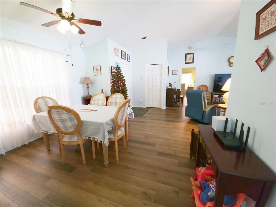 For Sale: $355,000 (3 beds, 2 baths, 1658 Square Feet)