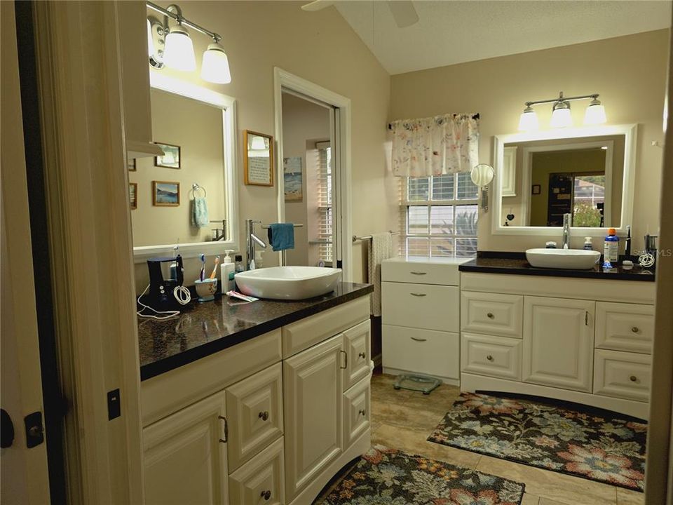 For Sale: $355,000 (3 beds, 2 baths, 1658 Square Feet)