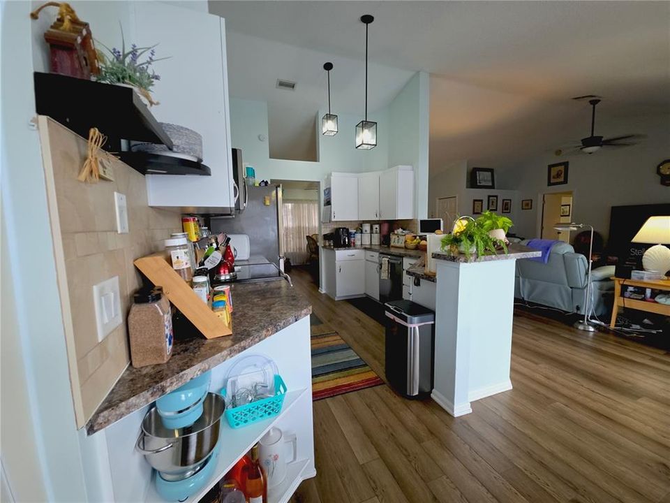 For Sale: $355,000 (3 beds, 2 baths, 1658 Square Feet)