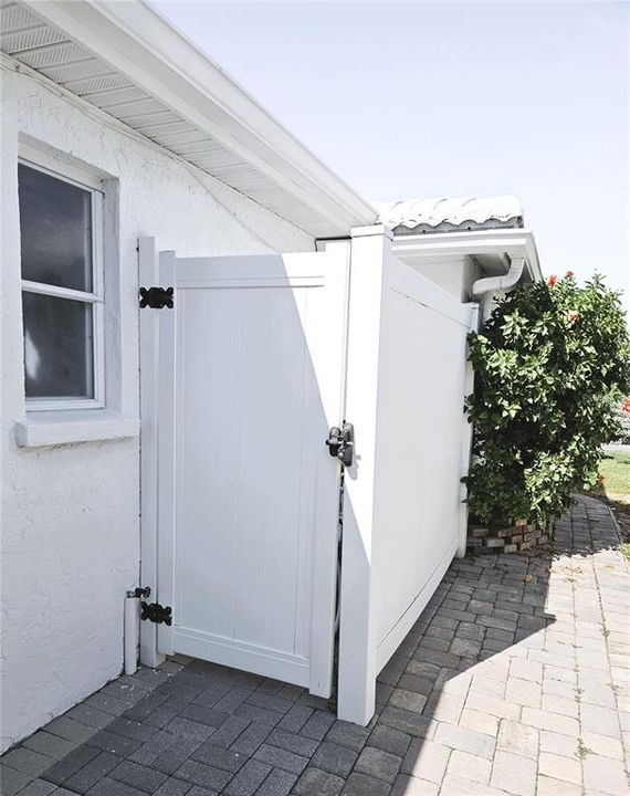 For Sale: $395,000 (2 beds, 2 baths, 1357 Square Feet)