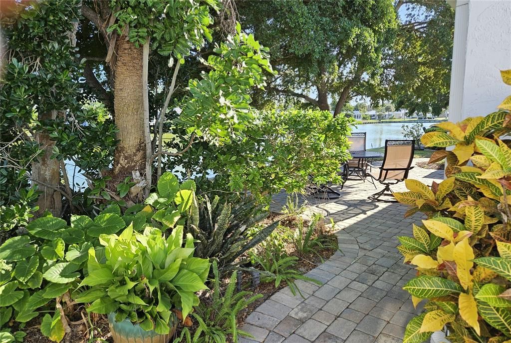 For Sale: $395,000 (2 beds, 2 baths, 1357 Square Feet)