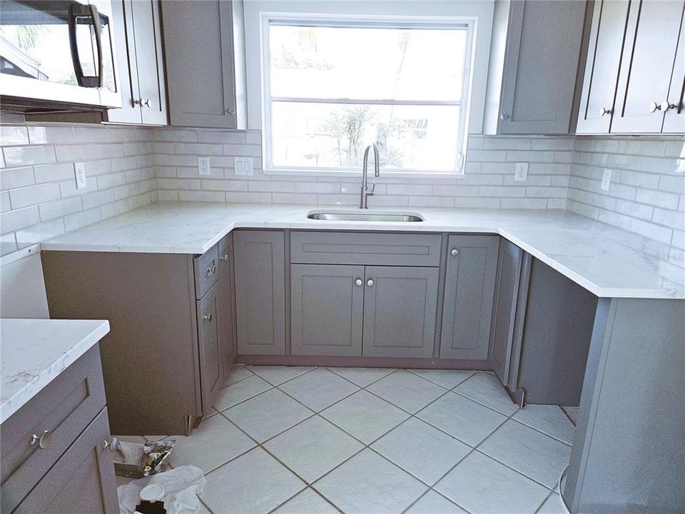 For Sale: $395,000 (2 beds, 2 baths, 1357 Square Feet)