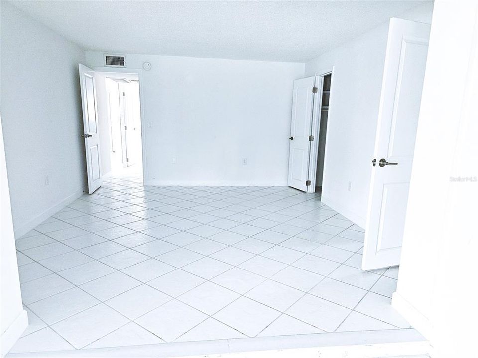 For Sale: $395,000 (2 beds, 2 baths, 1357 Square Feet)