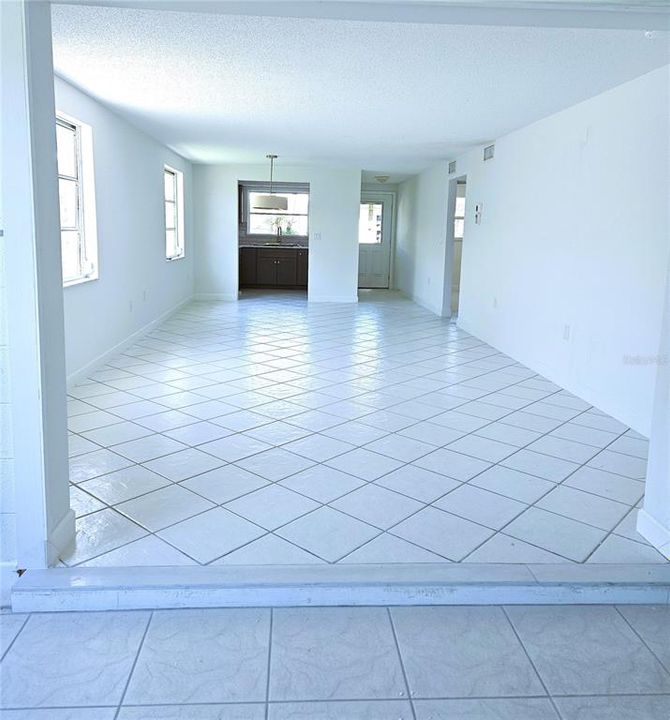 For Sale: $395,000 (2 beds, 2 baths, 1357 Square Feet)