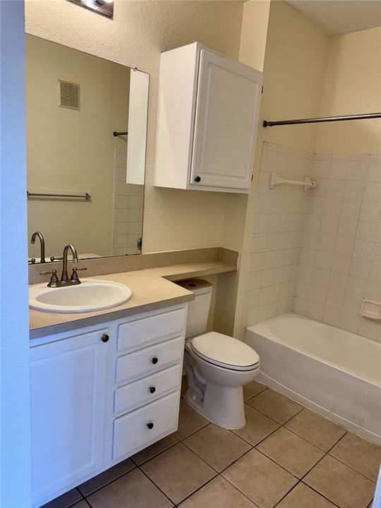 For Sale: $169,900 (1 beds, 1 baths, 707 Square Feet)