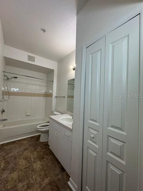 Active With Contract: $1,790 (3 beds, 2 baths, 1224 Square Feet)