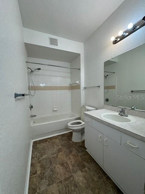 Active With Contract: $1,790 (3 beds, 2 baths, 1224 Square Feet)