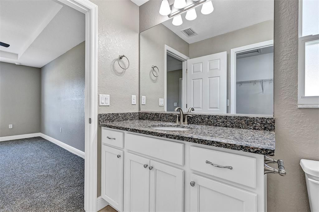 For Sale: $257,400 (4 beds, 2 baths, 1473 Square Feet)