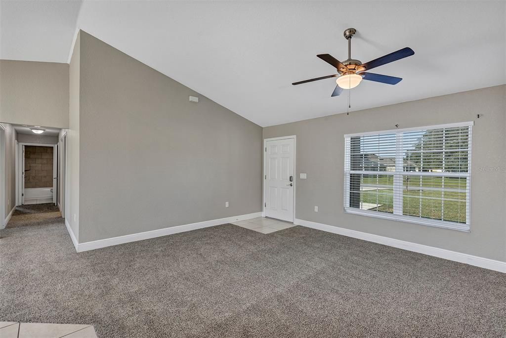 For Sale: $257,400 (4 beds, 2 baths, 1473 Square Feet)