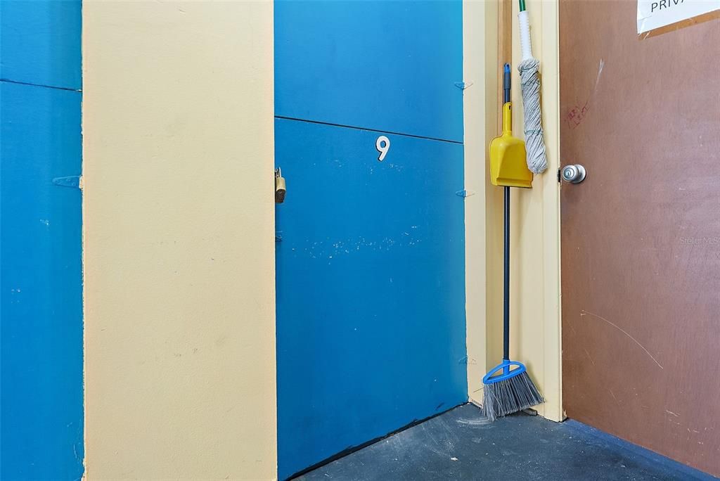 For Sale: $259,900 (1 beds, 1 baths, 580 Square Feet)