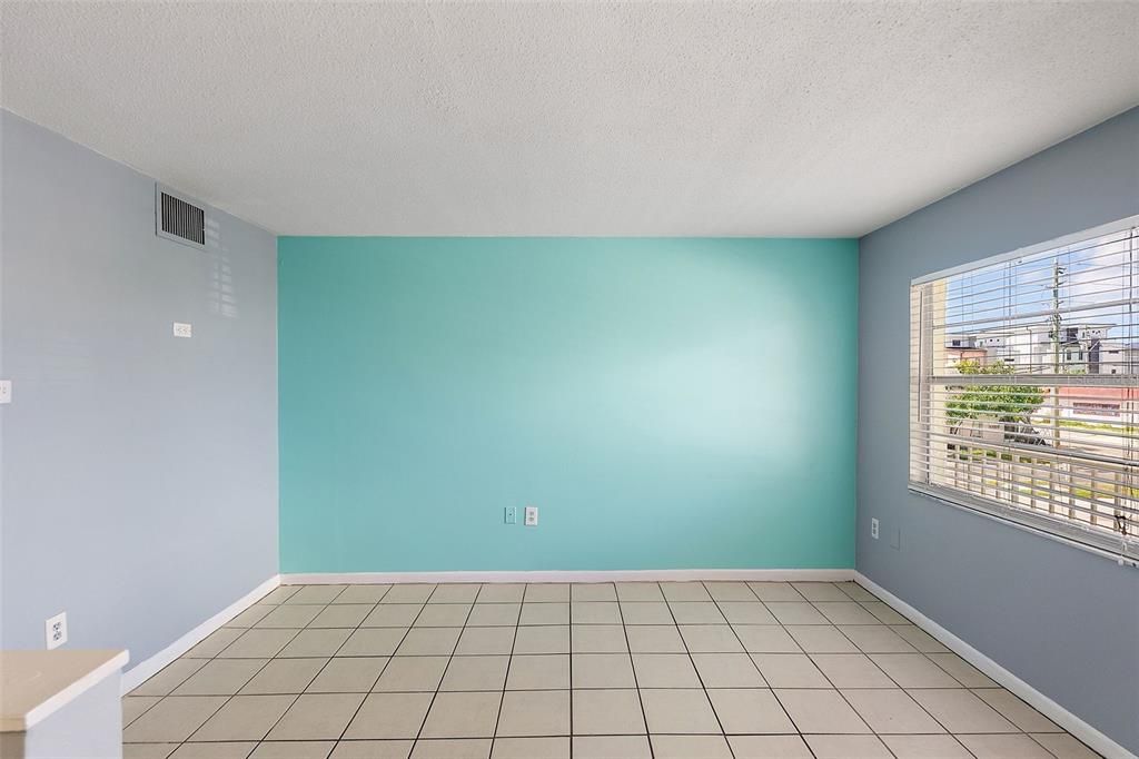 For Sale: $259,900 (1 beds, 1 baths, 580 Square Feet)