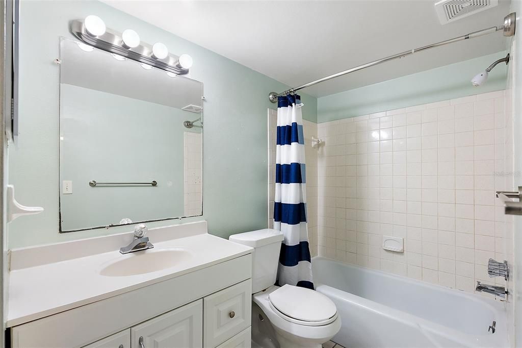 For Sale: $259,900 (1 beds, 1 baths, 580 Square Feet)