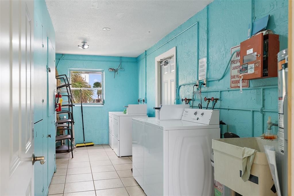 For Sale: $259,900 (1 beds, 1 baths, 580 Square Feet)