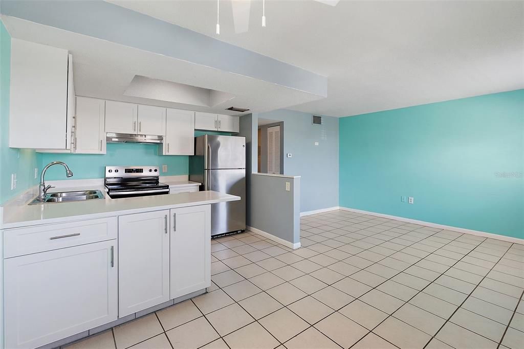 For Sale: $259,900 (1 beds, 1 baths, 580 Square Feet)