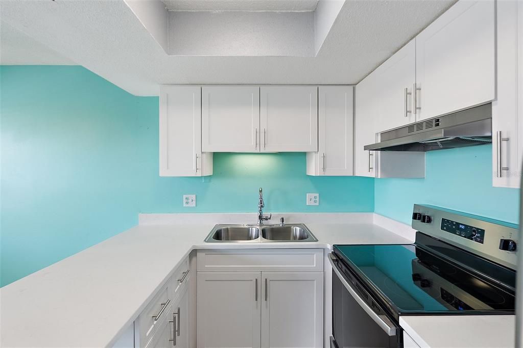 For Sale: $259,900 (1 beds, 1 baths, 580 Square Feet)