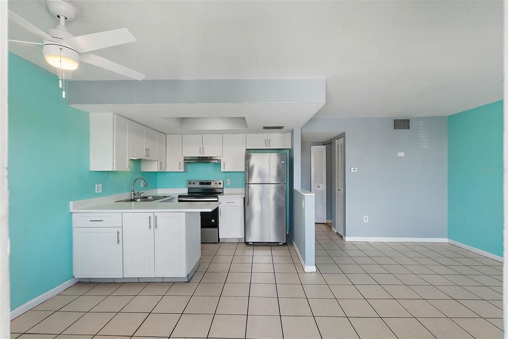 For Sale: $259,900 (1 beds, 1 baths, 580 Square Feet)