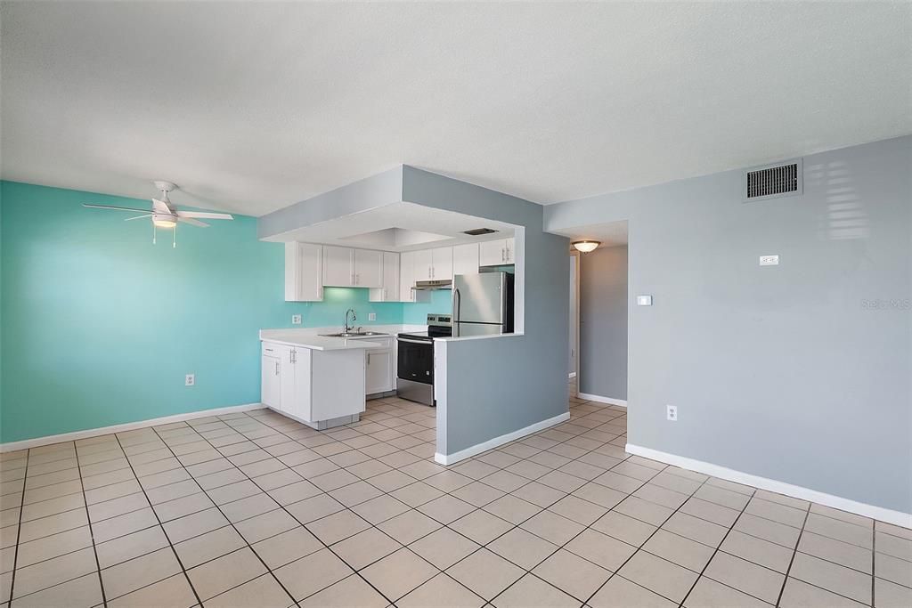 For Sale: $259,900 (1 beds, 1 baths, 580 Square Feet)