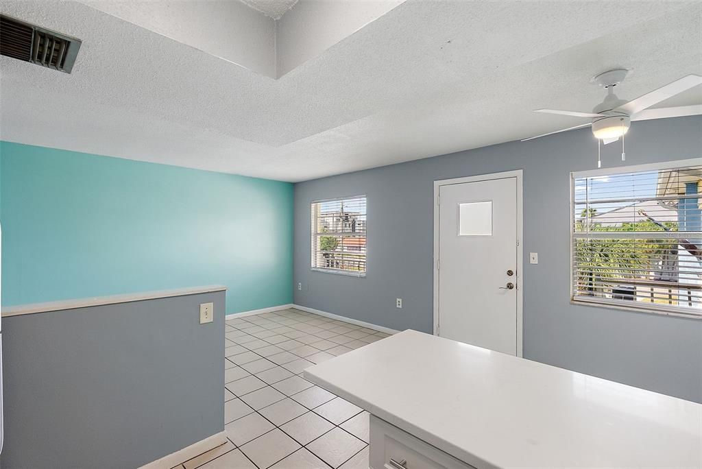 For Sale: $259,900 (1 beds, 1 baths, 580 Square Feet)