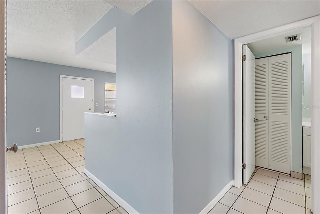 For Sale: $259,900 (1 beds, 1 baths, 580 Square Feet)