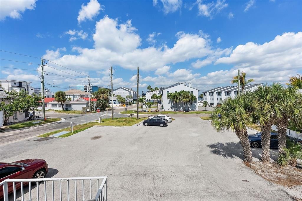 For Sale: $259,900 (1 beds, 1 baths, 580 Square Feet)