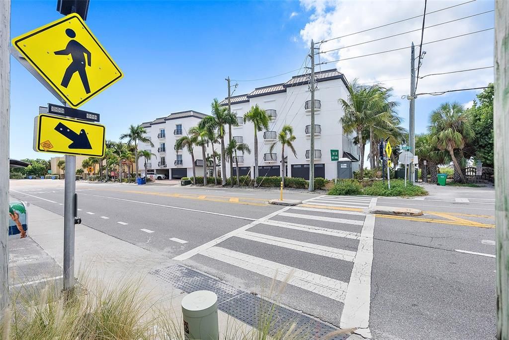 For Sale: $259,900 (1 beds, 1 baths, 580 Square Feet)