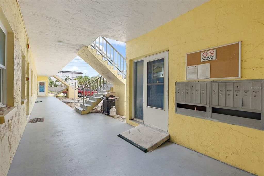 For Sale: $259,900 (1 beds, 1 baths, 580 Square Feet)