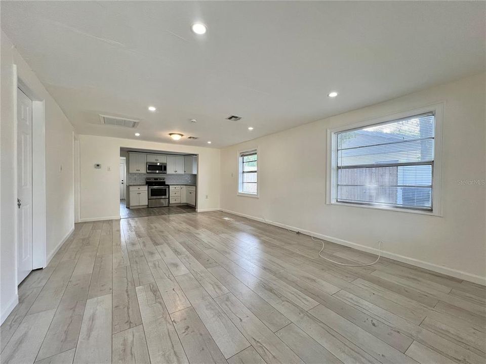 В аренду: $2,575 (3 спален, 2 ванн, 1170 Квадратных фут)