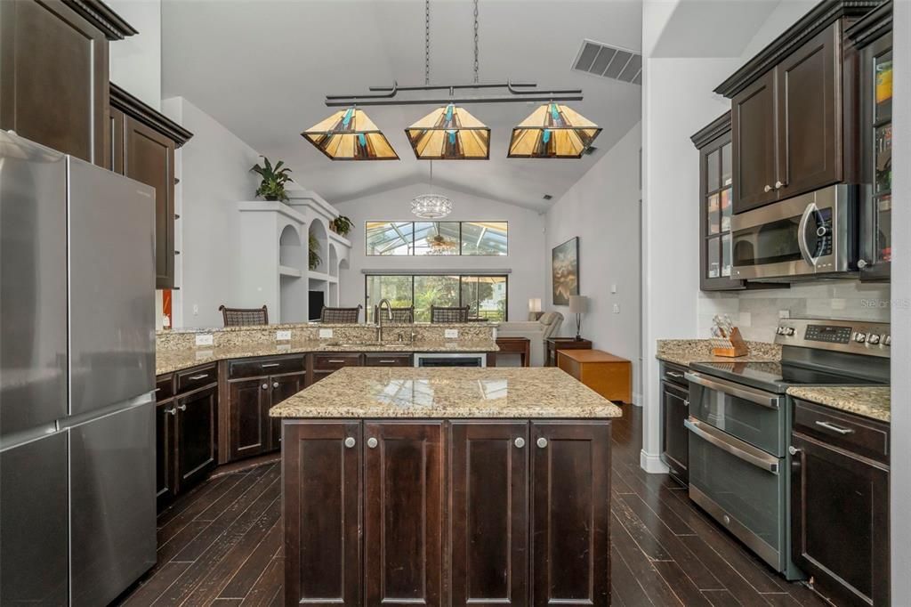 En Venta: $675,000 (4 camas, 2 baños, 3287 Pies cuadrados)