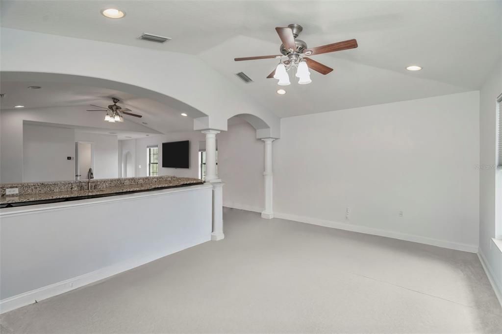 En Venta: $675,000 (4 camas, 2 baños, 3287 Pies cuadrados)