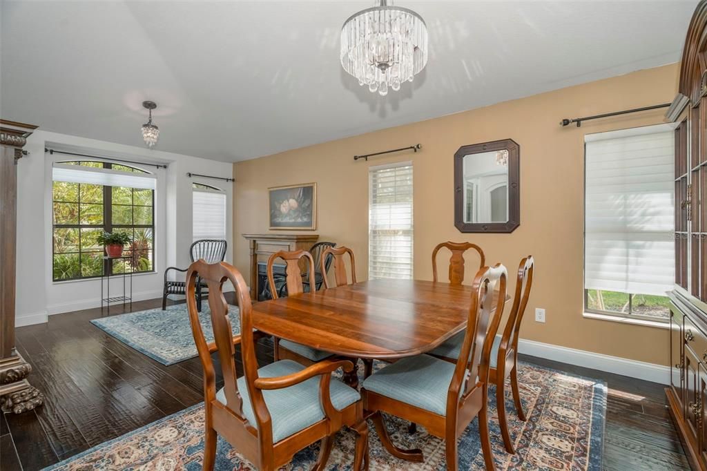 En Venta: $675,000 (4 camas, 2 baños, 3287 Pies cuadrados)