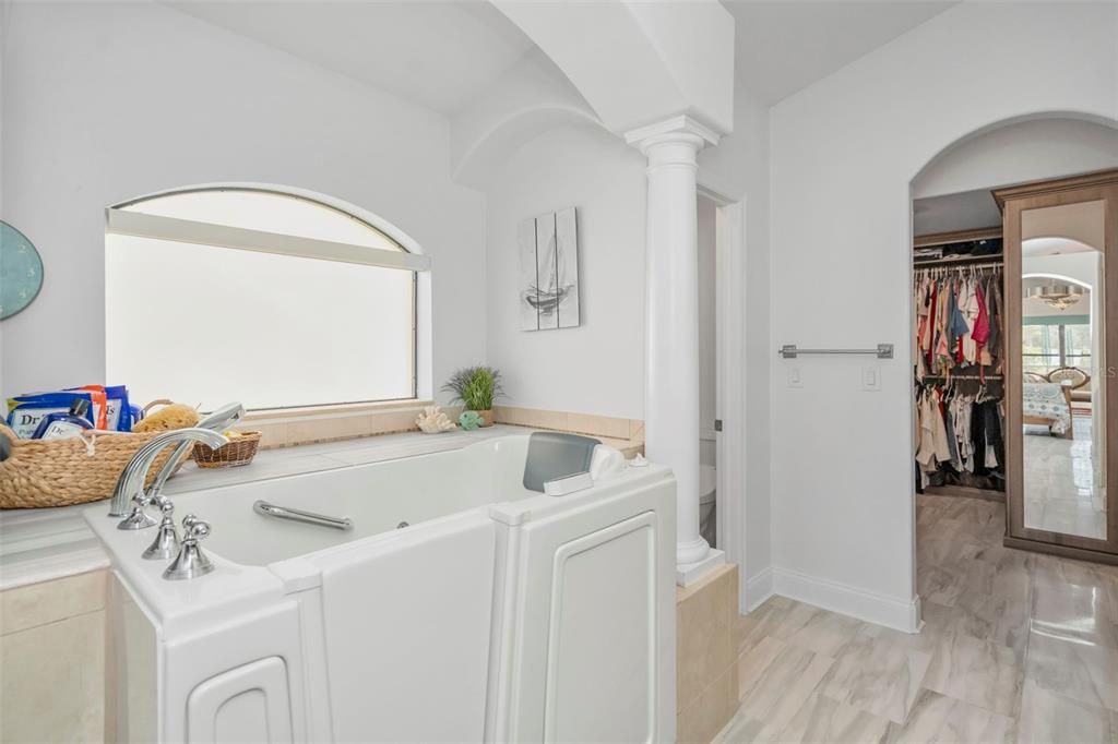 En Venta: $675,000 (4 camas, 2 baños, 3287 Pies cuadrados)