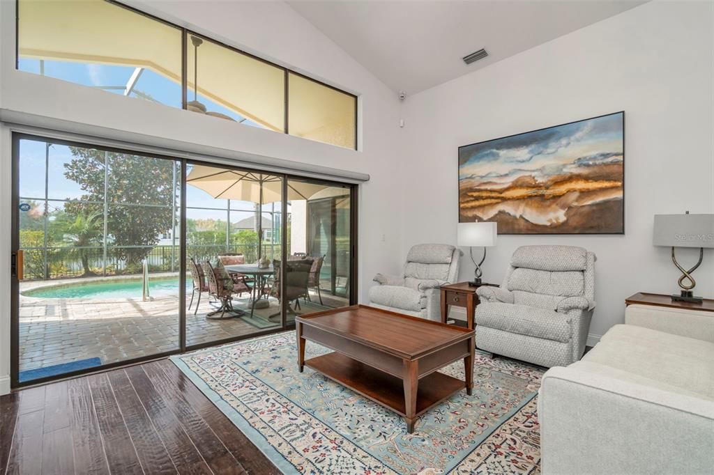 En Venta: $675,000 (4 camas, 2 baños, 3287 Pies cuadrados)