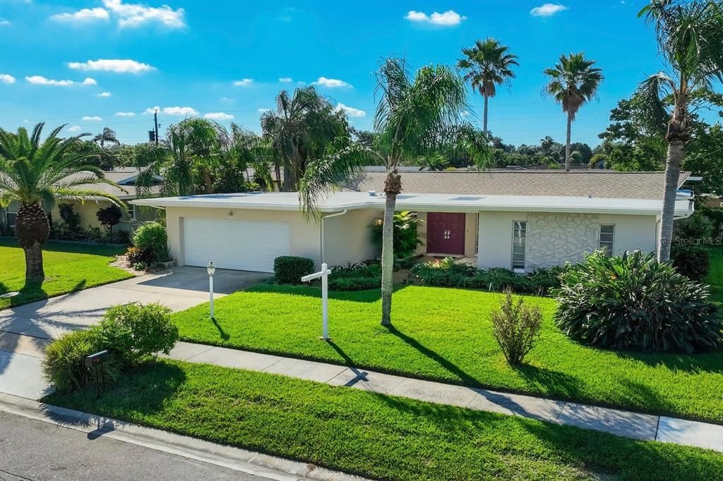 Recently Sold: $489,000 (3 beds, 2 baths, 1824 Square Feet)