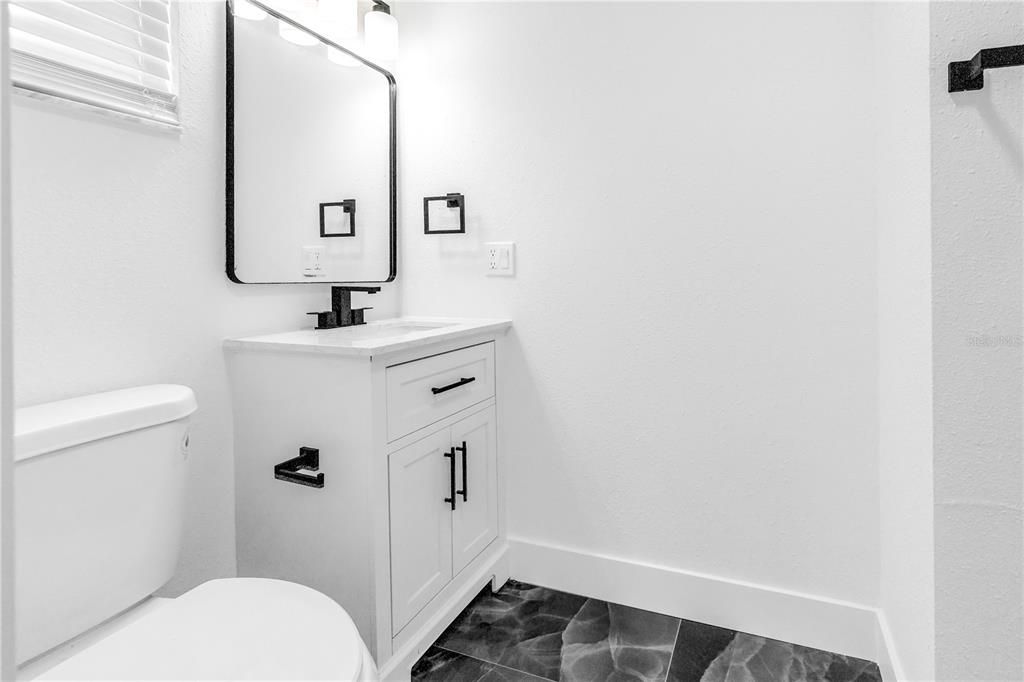 Activo con contrato: $599,900 (4 camas, 2 baños, 1870 Pies cuadrados)