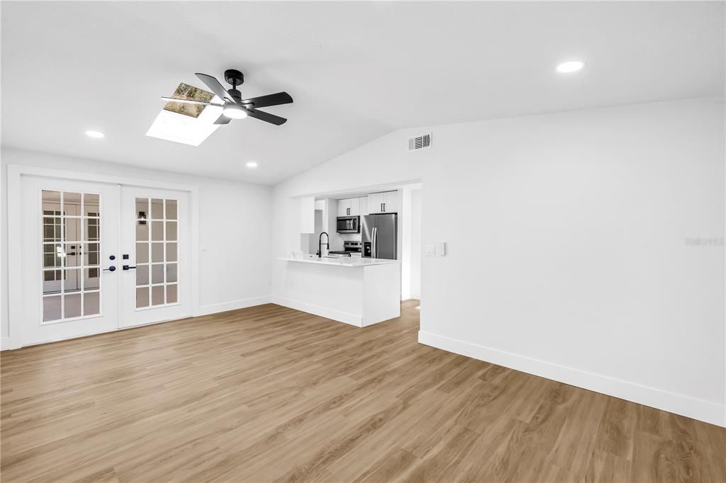 Activo con contrato: $599,900 (4 camas, 2 baños, 1870 Pies cuadrados)