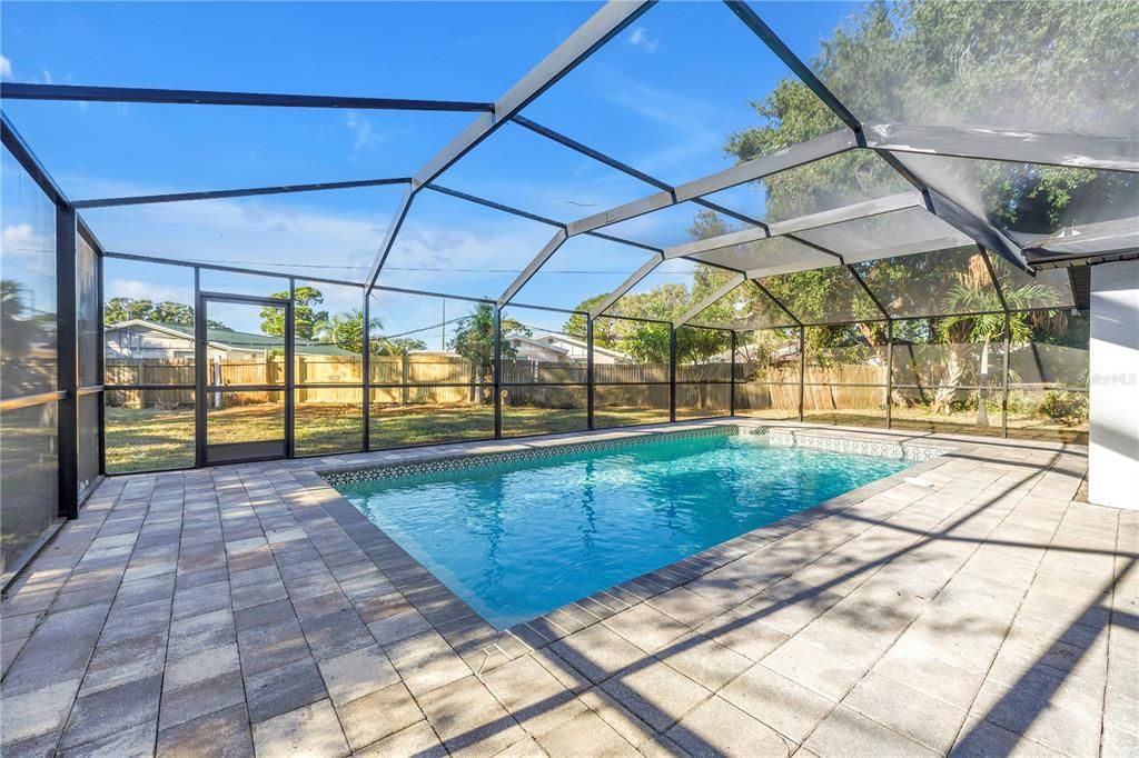 Activo con contrato: $599,900 (4 camas, 2 baños, 1870 Pies cuadrados)