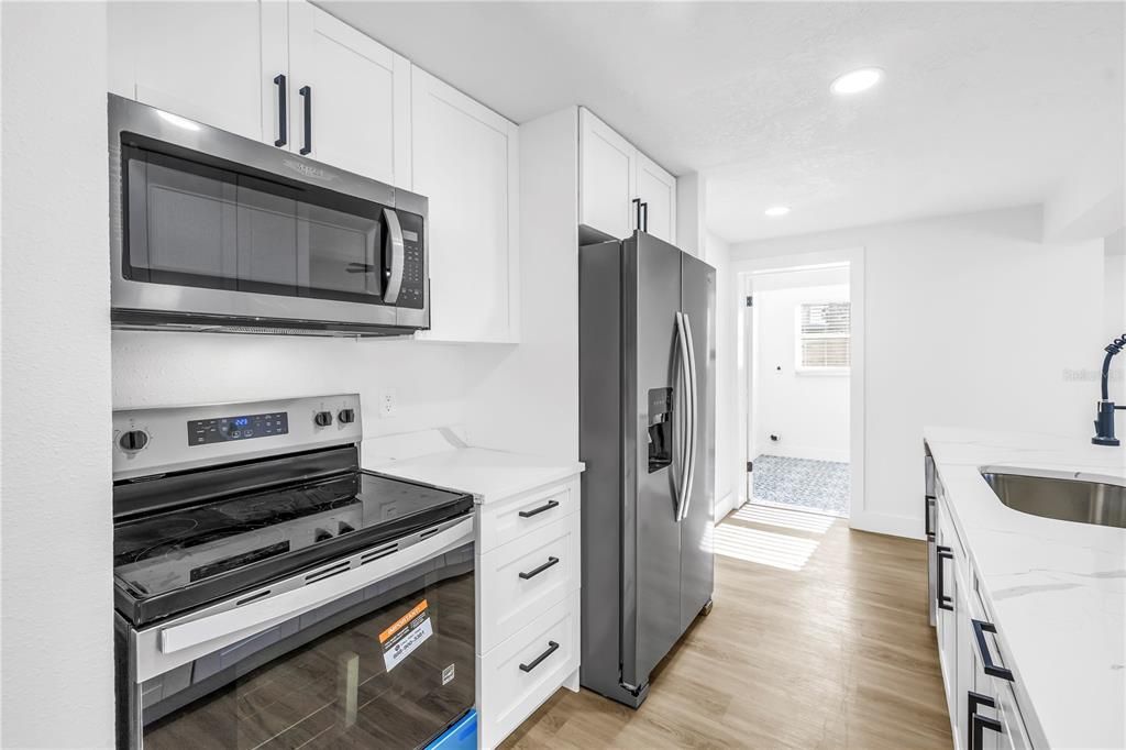 Activo con contrato: $599,900 (4 camas, 2 baños, 1870 Pies cuadrados)