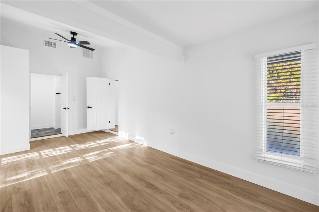 Activo con contrato: $599,900 (4 camas, 2 baños, 1870 Pies cuadrados)