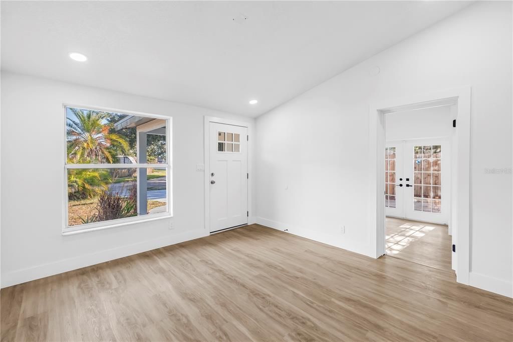 Activo con contrato: $599,900 (4 camas, 2 baños, 1870 Pies cuadrados)