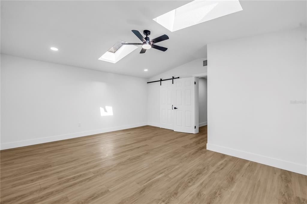 Activo con contrato: $599,900 (4 camas, 2 baños, 1870 Pies cuadrados)