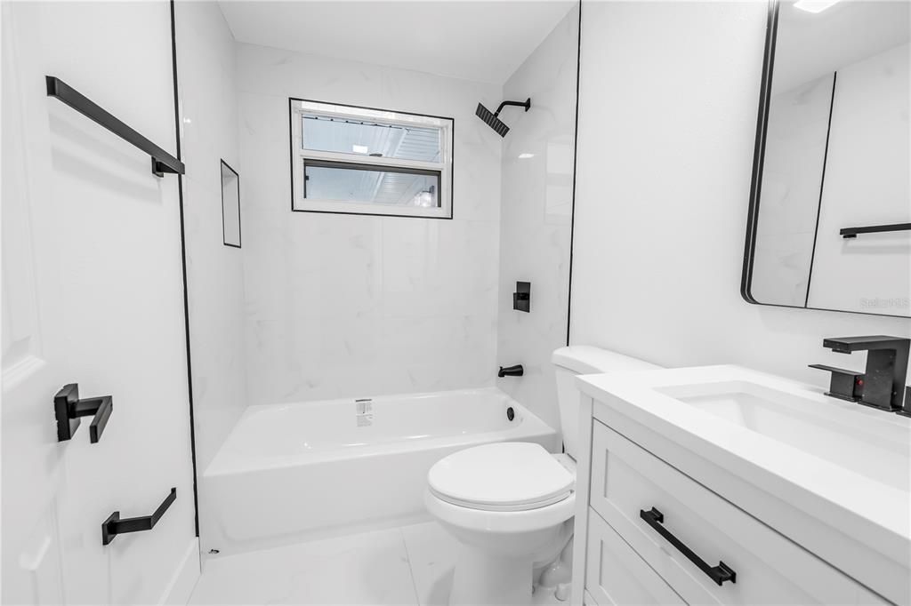 Activo con contrato: $599,900 (4 camas, 2 baños, 1870 Pies cuadrados)