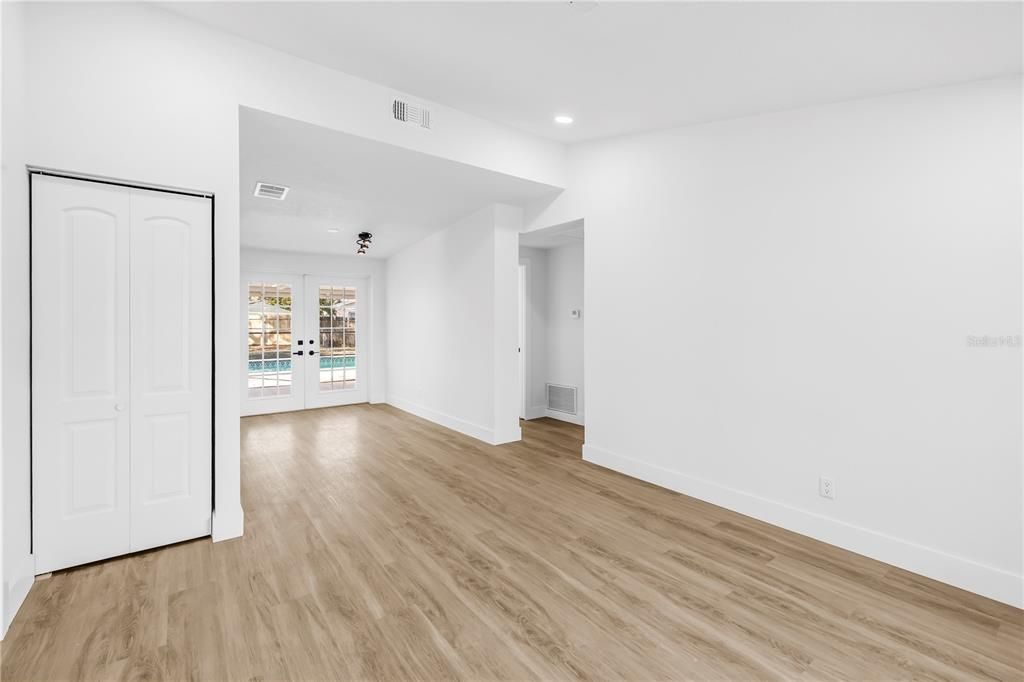 Activo con contrato: $599,900 (4 camas, 2 baños, 1870 Pies cuadrados)